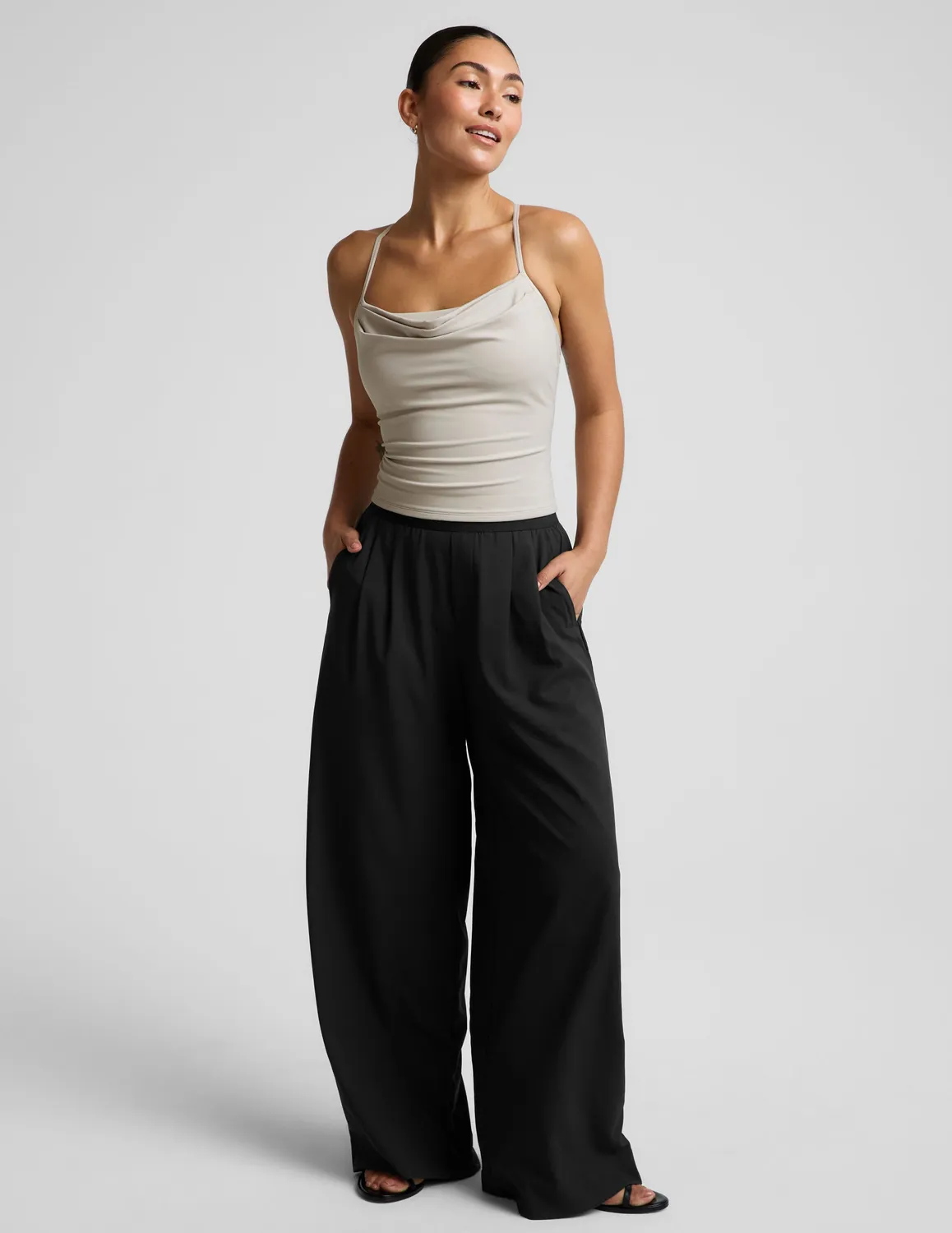 Beyond Yoga Cowl Neck Tank träningslinne Oat med bh