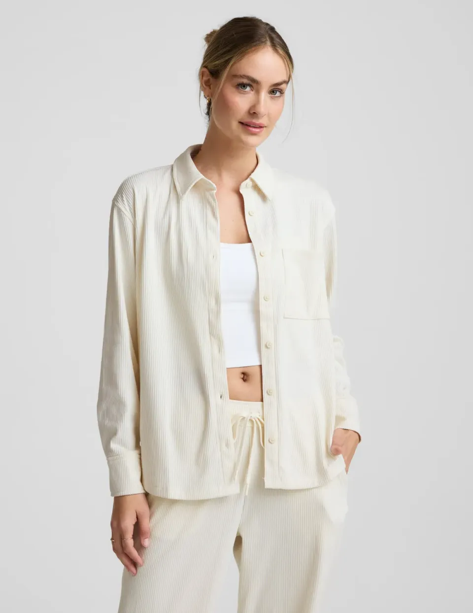 Beyond Yoga Breathe Easy Comfort Cord Button Up skjorta Dove ljus