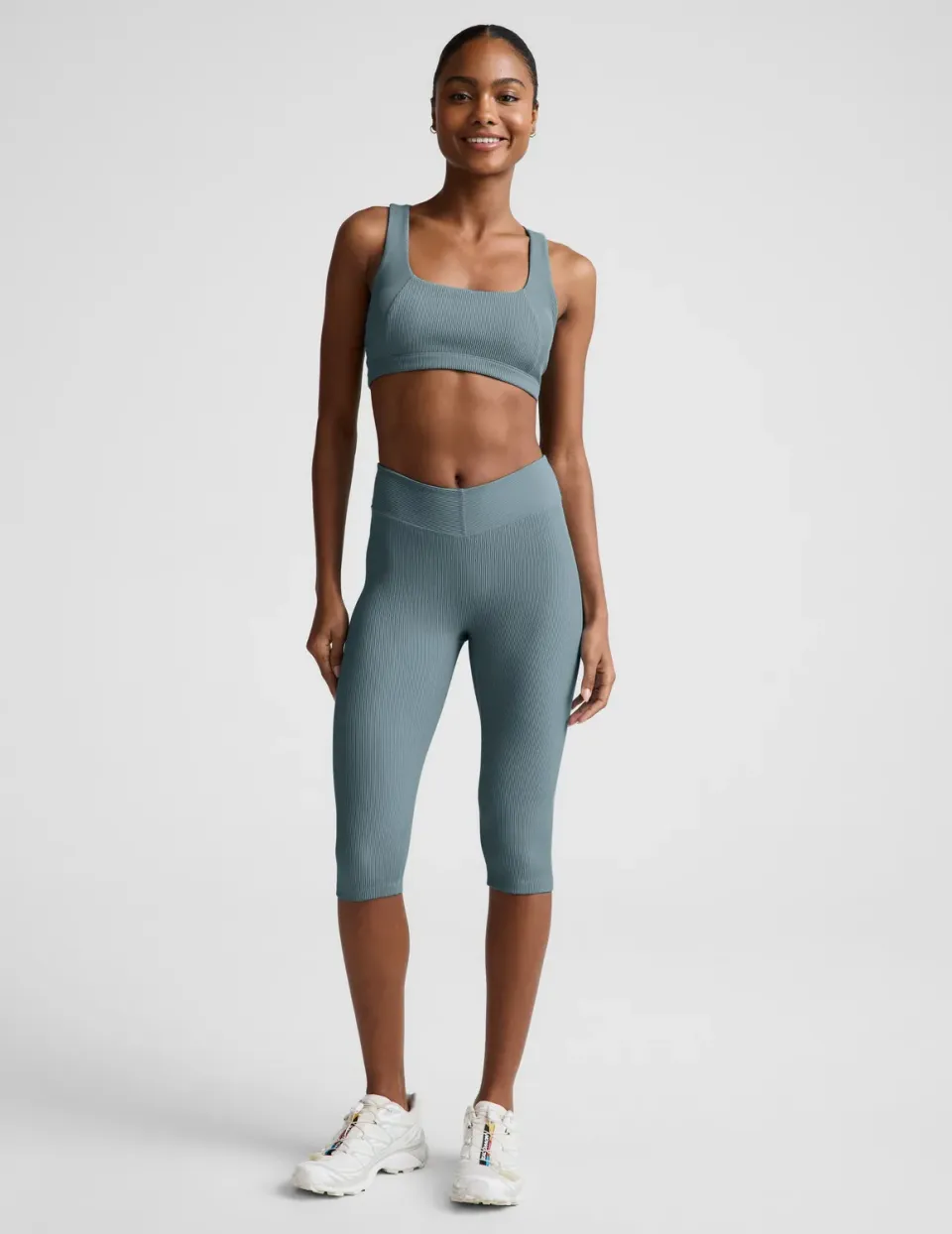 Beyond Yoga Impulse Ribbed V-Waist leggings Shaken Blue capri