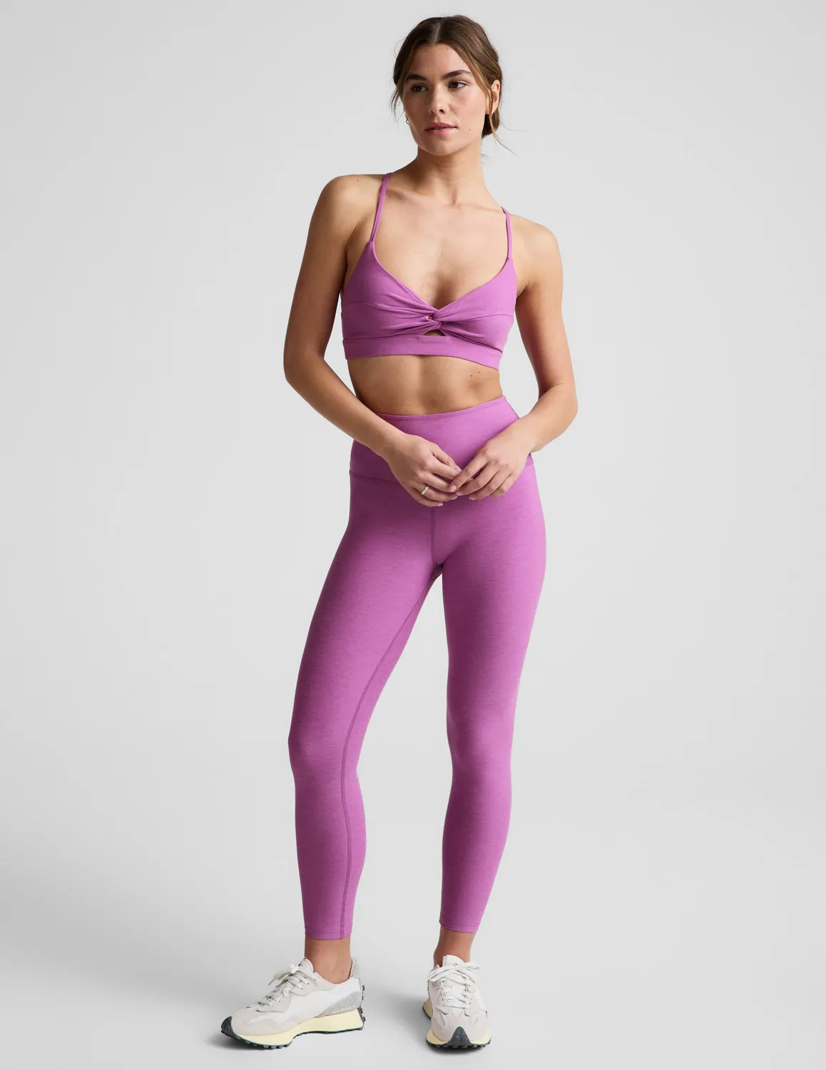 Beyond Yoga Spacedye Twist Front sport-bh fuchsia melerad korsrygg