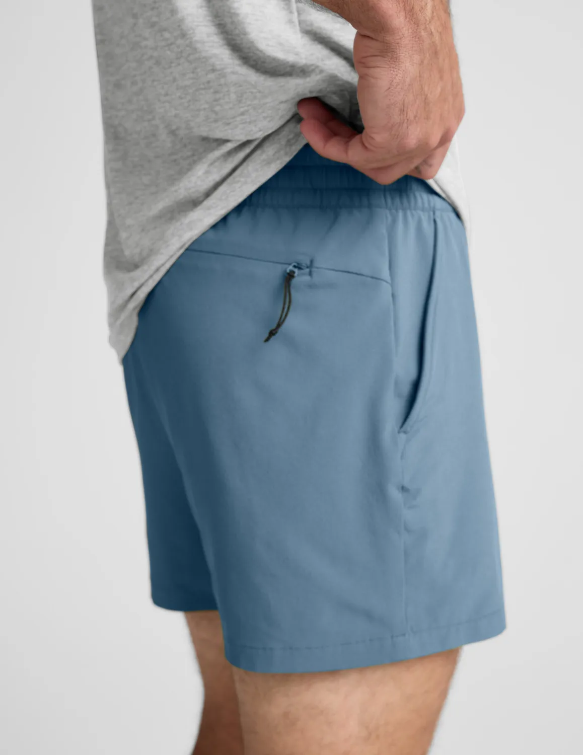 Beyond Yoga Pivotal 2.0 Men's Short 5" löparshorts Harbor Blue ficka