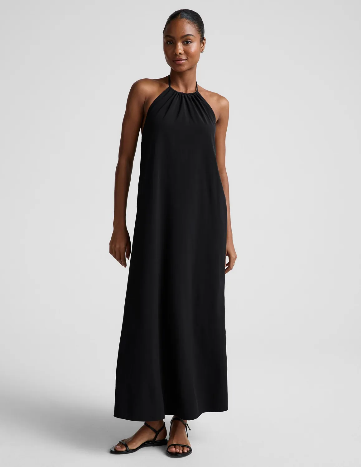 Beyond Yoga Go With The Flow halter maxiklänning True Black öppen rygg