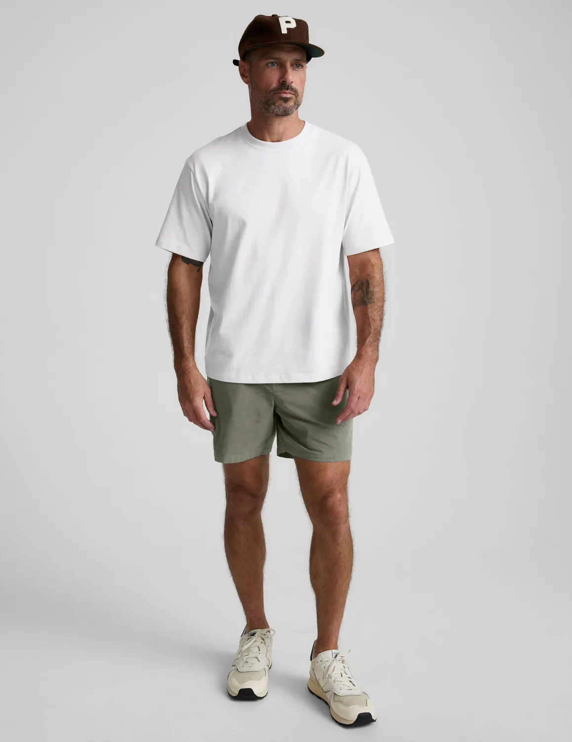 Beyond Yoga Drift Shorts Grey Sage herr elastisk midja