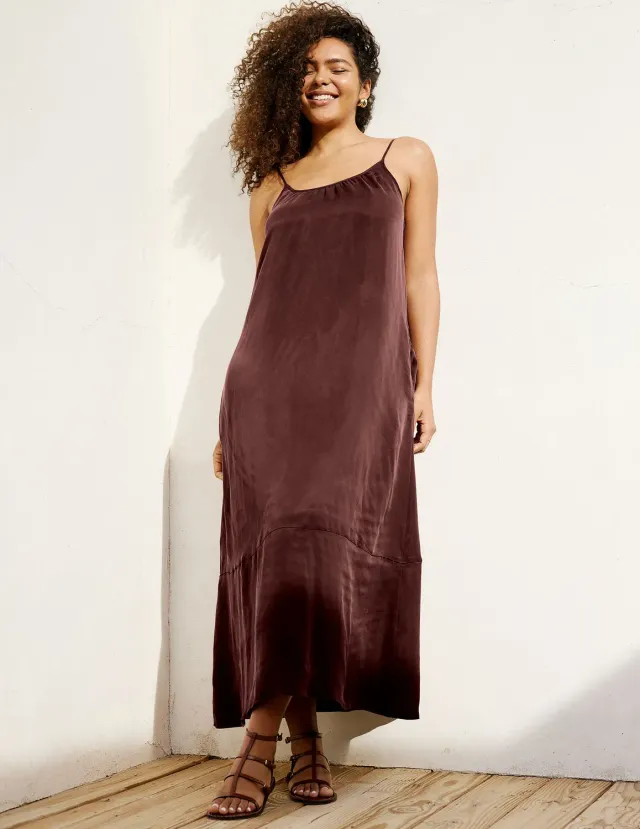 Beyond Yoga Sunkissed Cupro maxiklänning Iced Mocha silkeslen