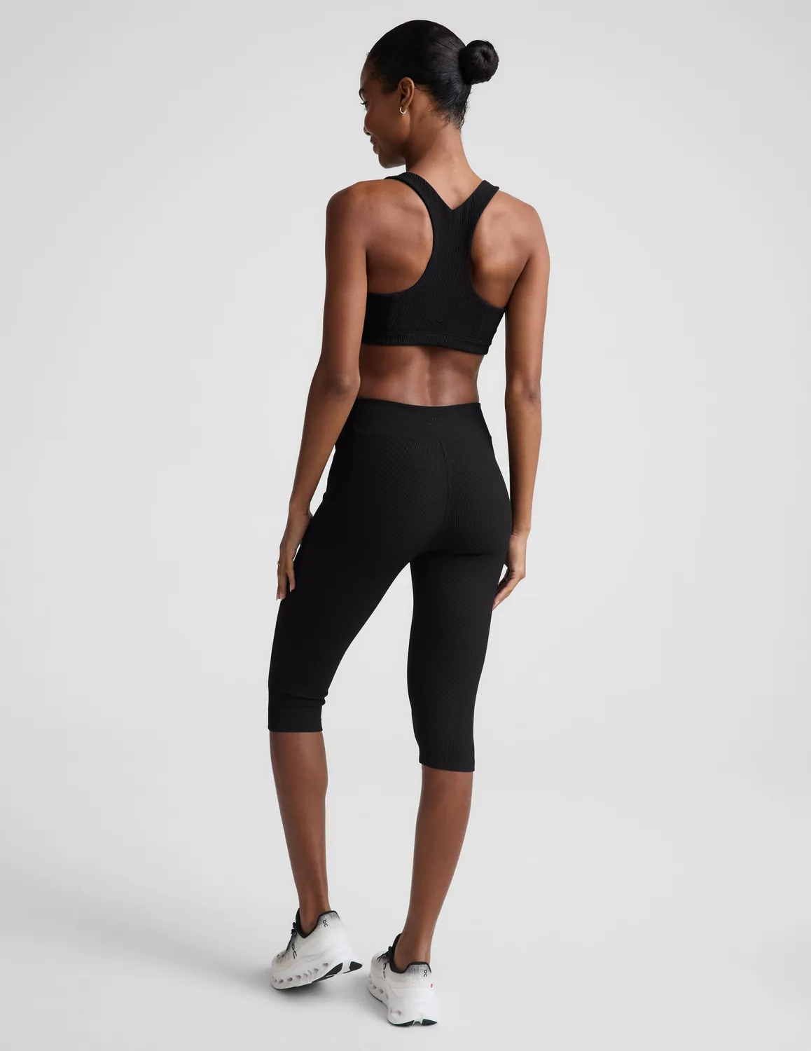 Beyond Yoga Impulse Ribbed V-Waist Pedal Pusher leggings svart kompression
