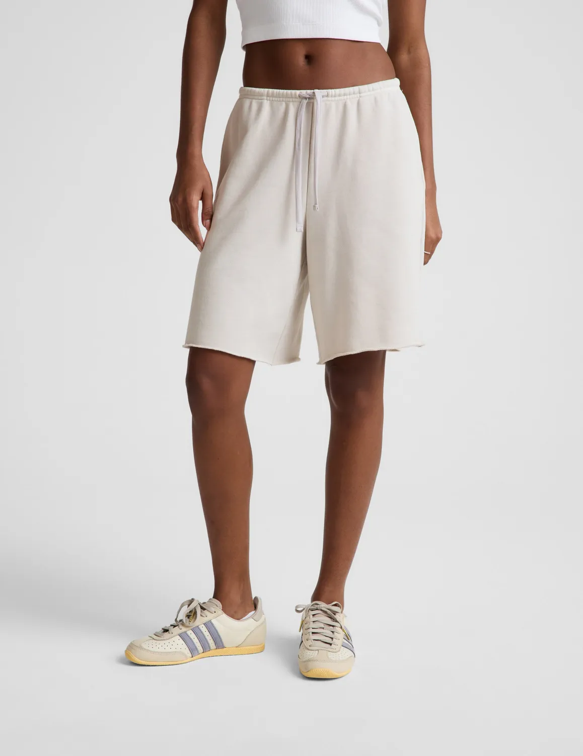 Beyond Yoga Fade Out bermudashorts Washed Vintage White låg midja