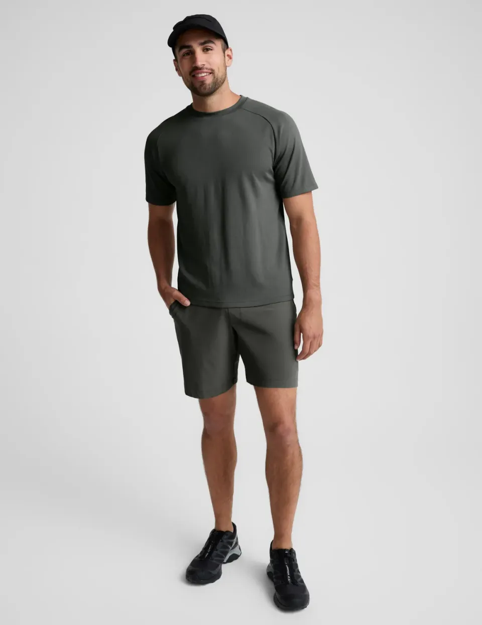Beyond Yoga Pivotal 2.0 Men's Short 7" träningsshorts Slate Green ofodrad