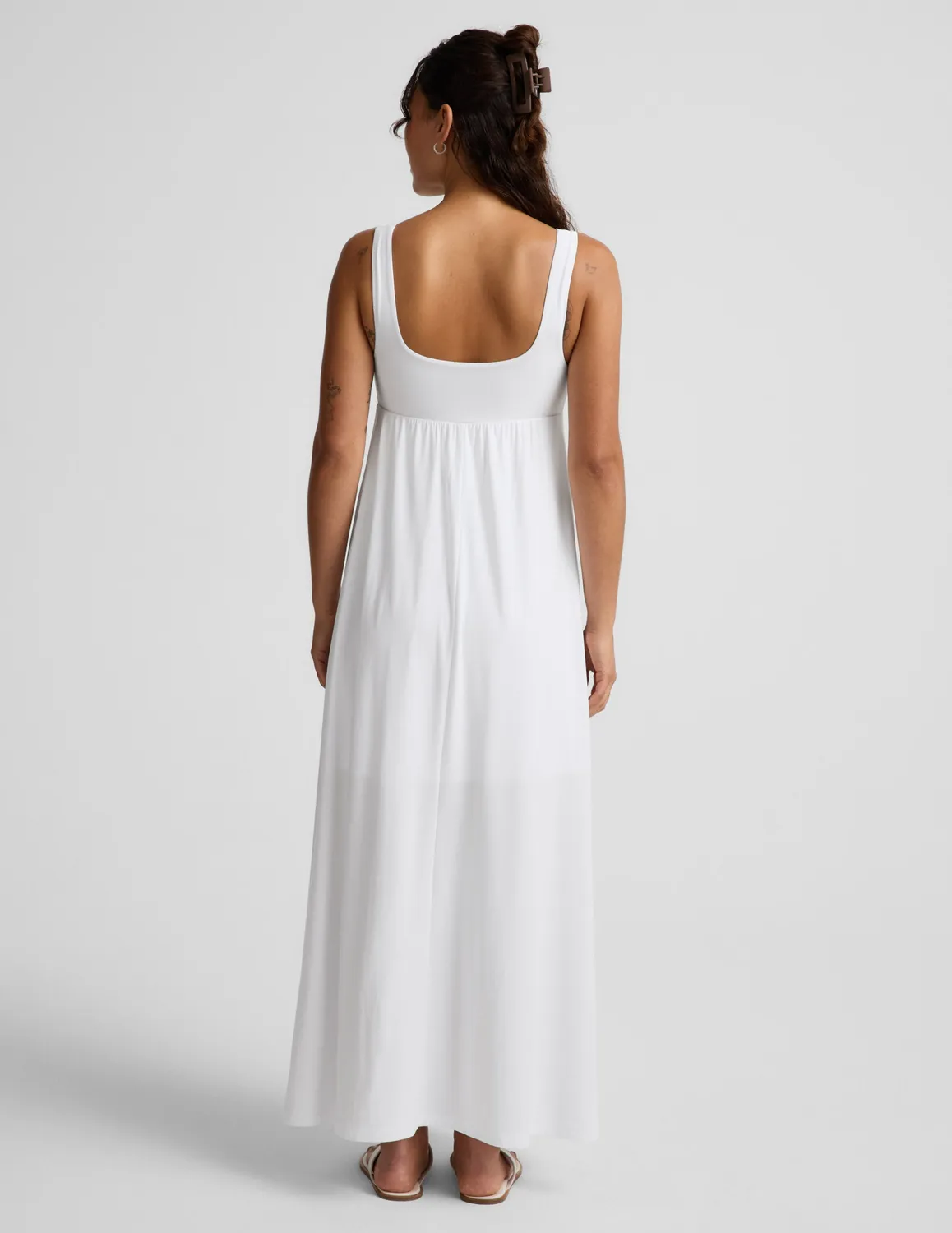 Beyond Yoga Featherweight Endless Summer maxiklänning vit lätt