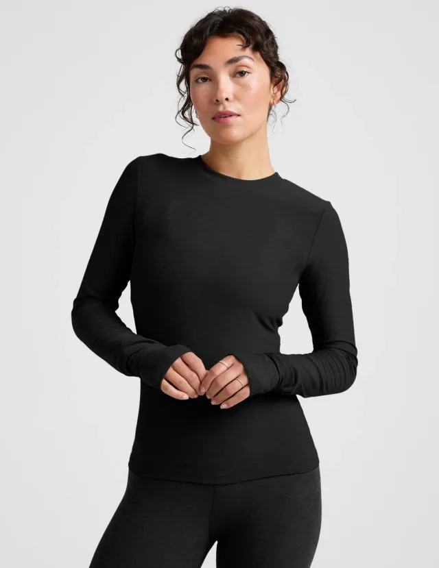 Beyond Yoga Featherweight Select Long Sleeve Crew tröja Darkest Night svart