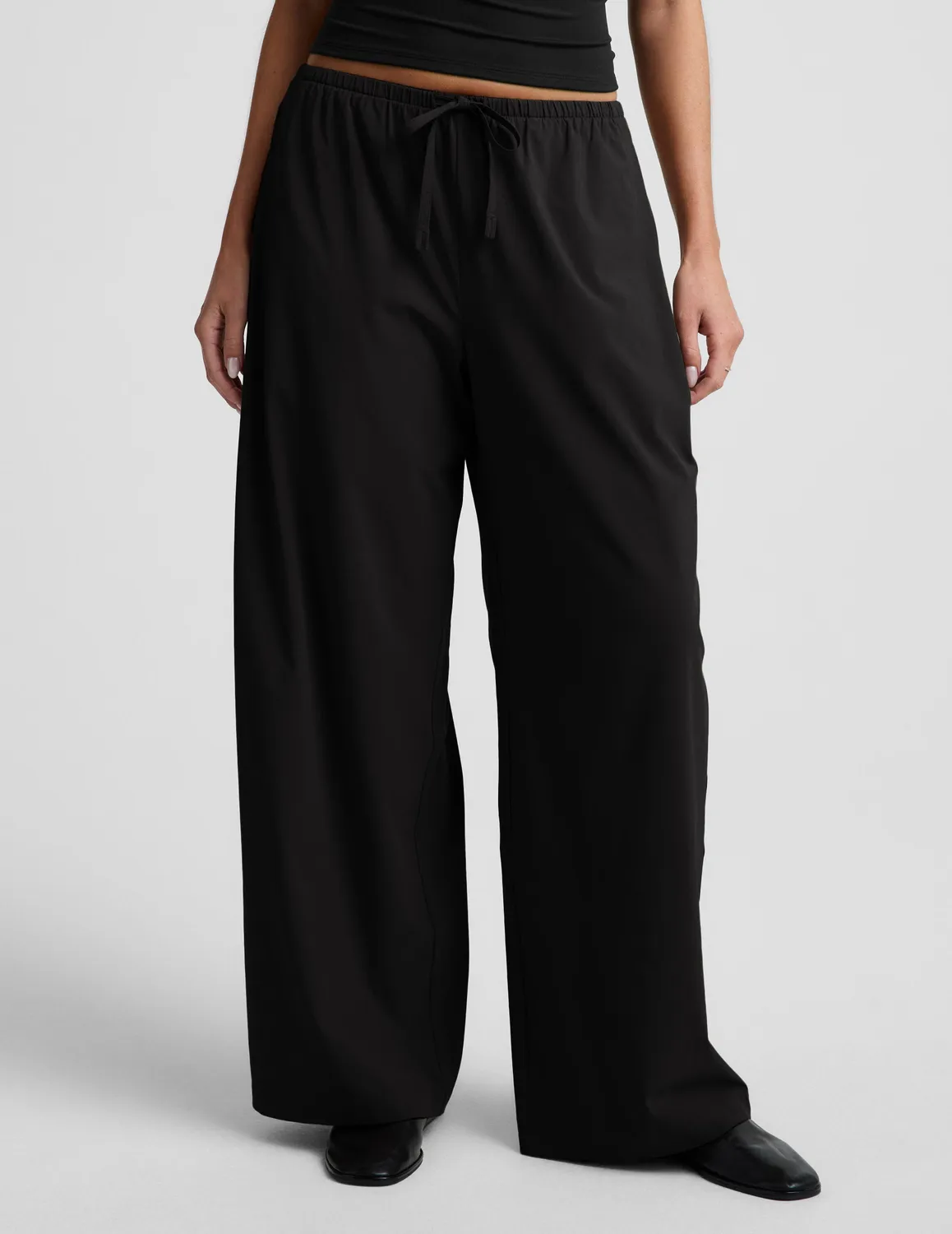 Beyond Yoga Solstice Drawstring Wide Leg Pant 29 byxor svart