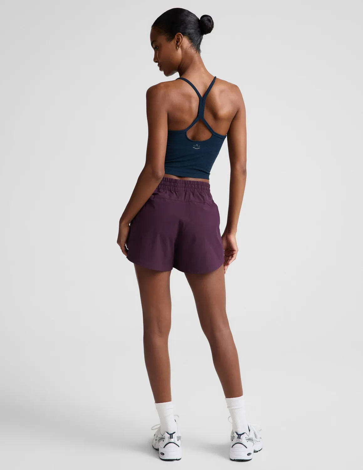 Beyond Yoga Peak 3 Short shorts Brilliant Blackberry färgstark