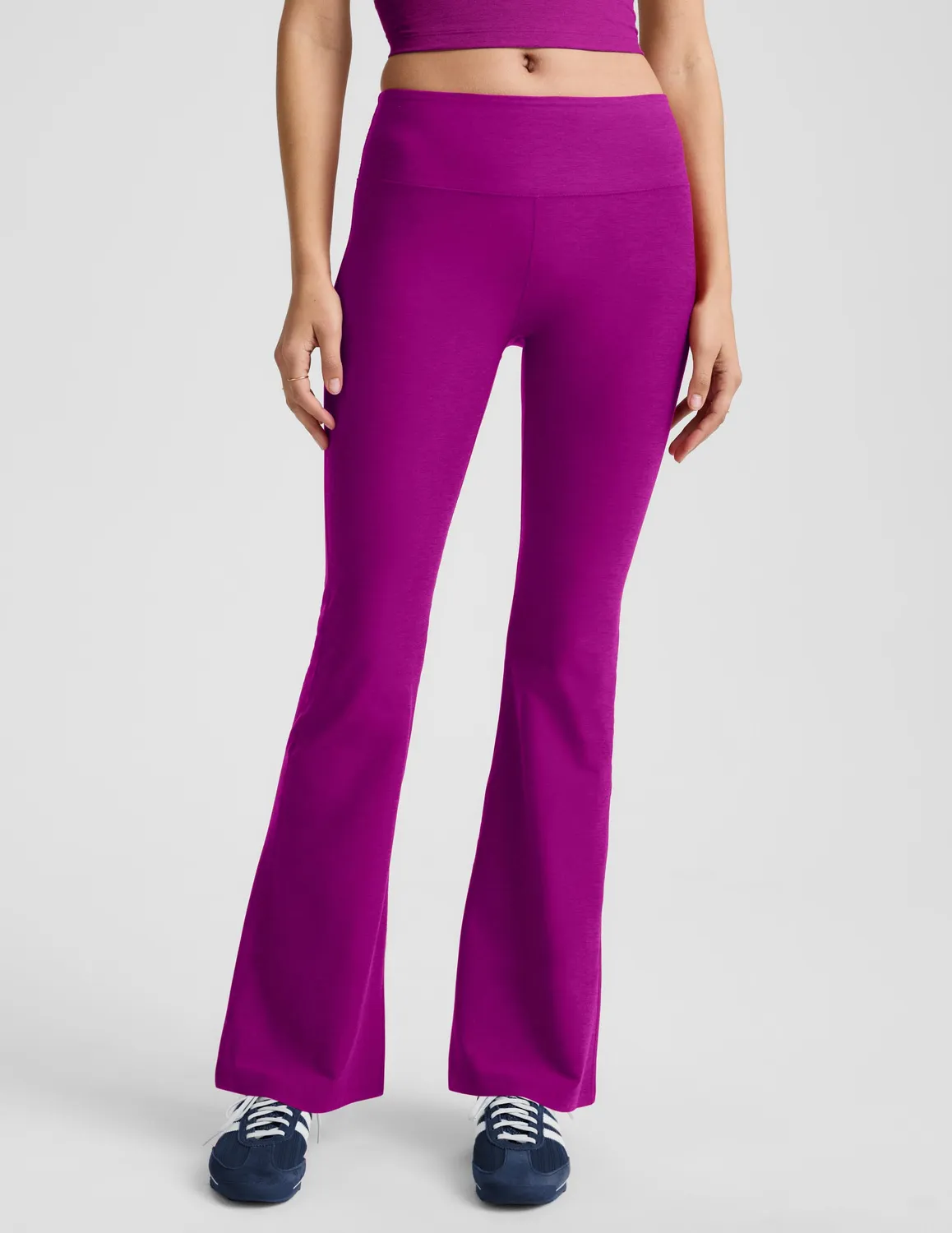 Beyond Yoga Spacedye bootcut byxor berry bliss mid-rise