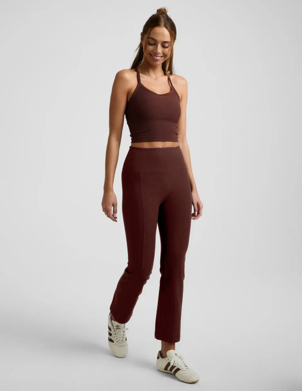 Beyond Yoga Spacedye Pintuck Kick Flare träningsbyxa Iced Mocha hög midja