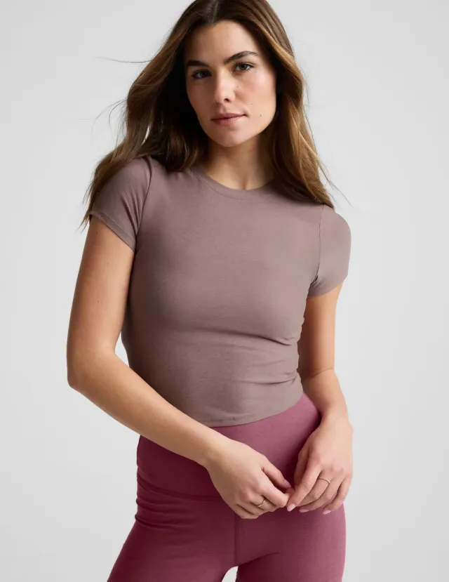 Beyond Yoga Featherweight Cropped Tee träningstopp Rosey Taupe Heather lätt