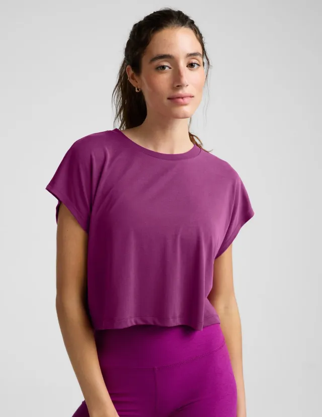Beyond Yoga Studio Luxe Cropped Tee träningstopp Berry Bliss mjuk