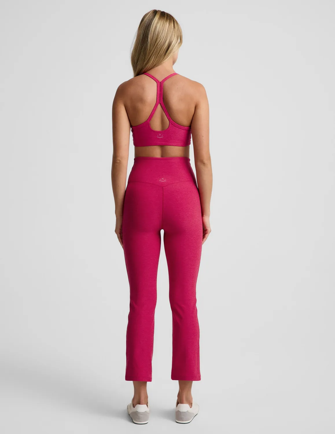 Beyond Yoga Spacedye Pintuck Kick Flare High Waisted Pant capribyxor berry red heather