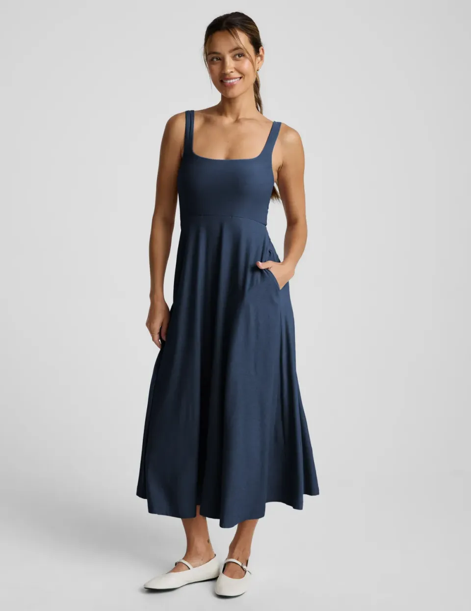 Beyond Yoga Featherweight At The Ready Square Neck klänning Nocturnal Navy luftig
