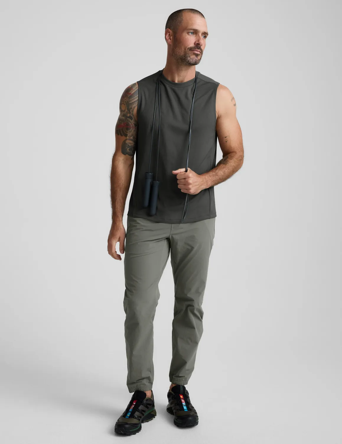 Beyond Yoga On The Go Men's Jogger träningsbyxor dusk basil lätt