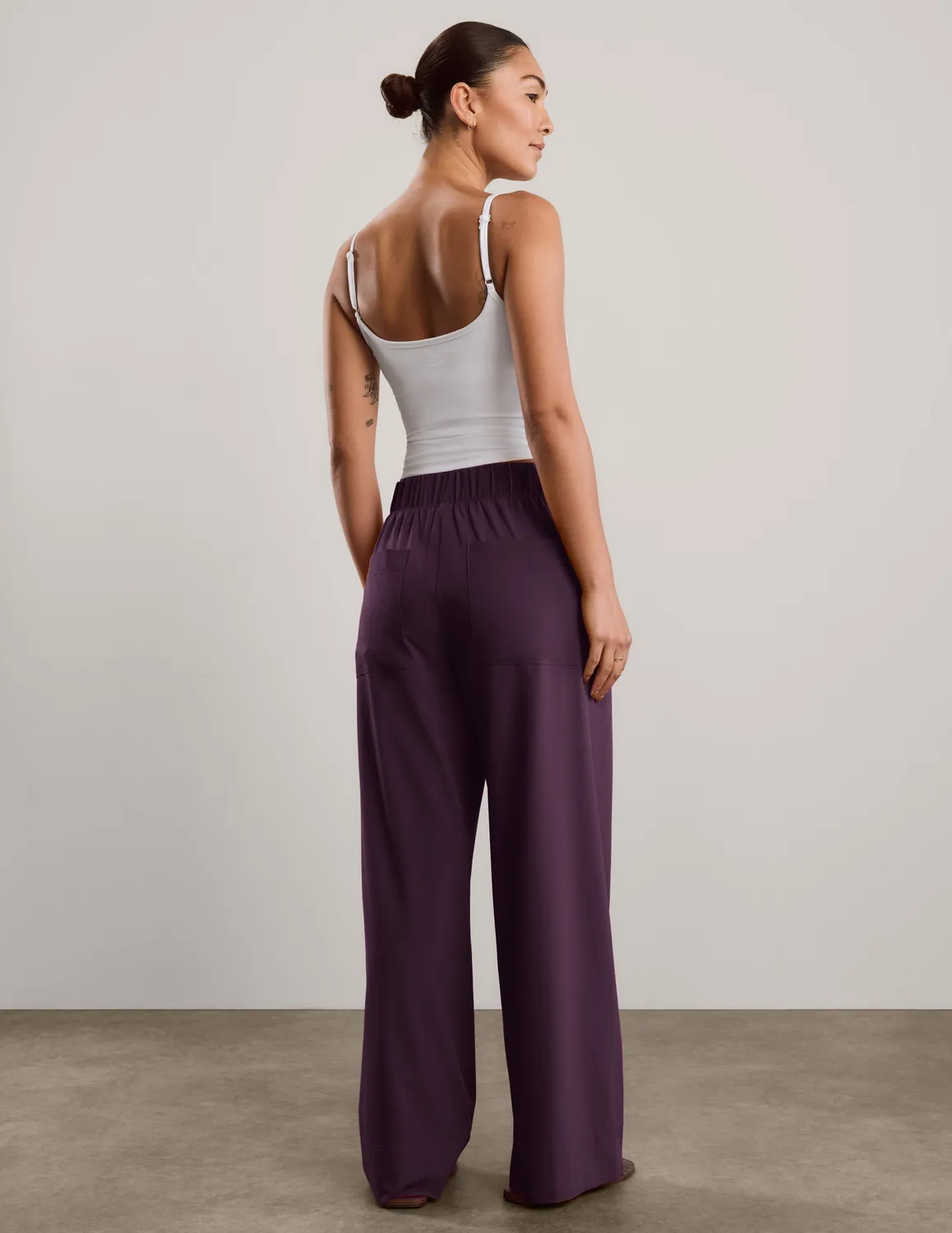Beyond Yoga Easy Wide Leg Pant 31" byxor Brilliant Blackberry luftig