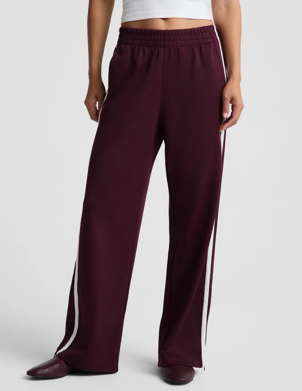 Beyond Yoga That Tracks träningsbyxor 29" Cabernet med fickor