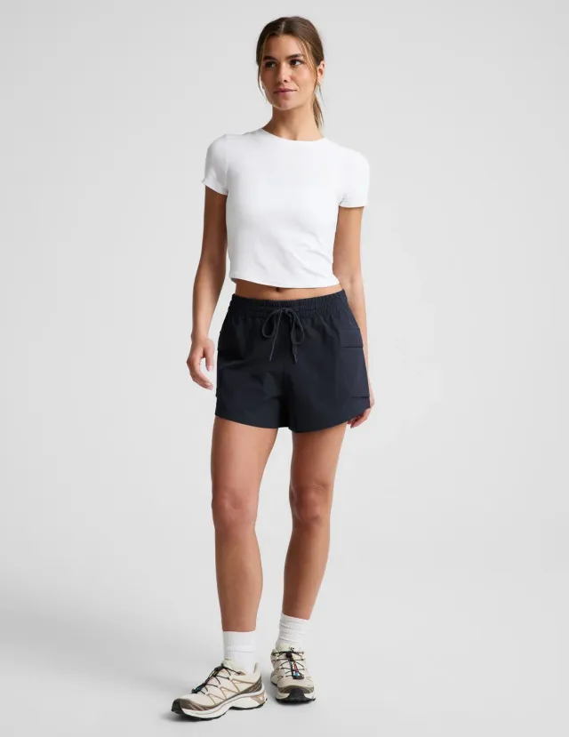 Beyond Yoga Peak 3 Short shorts Nocturnal Navy slitstark