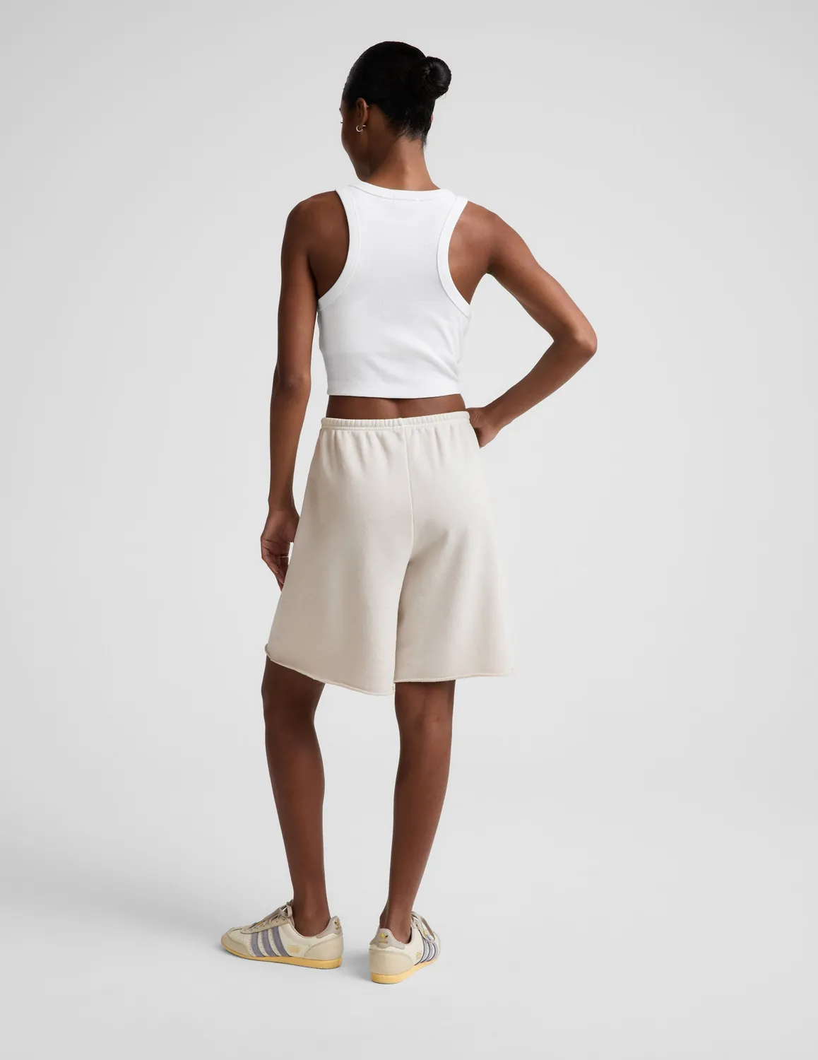 Beyond Yoga Fade Out bermudashorts Washed Vintage White låg midja