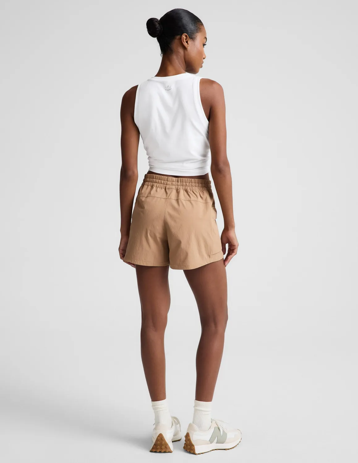 Beyond Yoga Peak 3 Short shorts Camel vandring