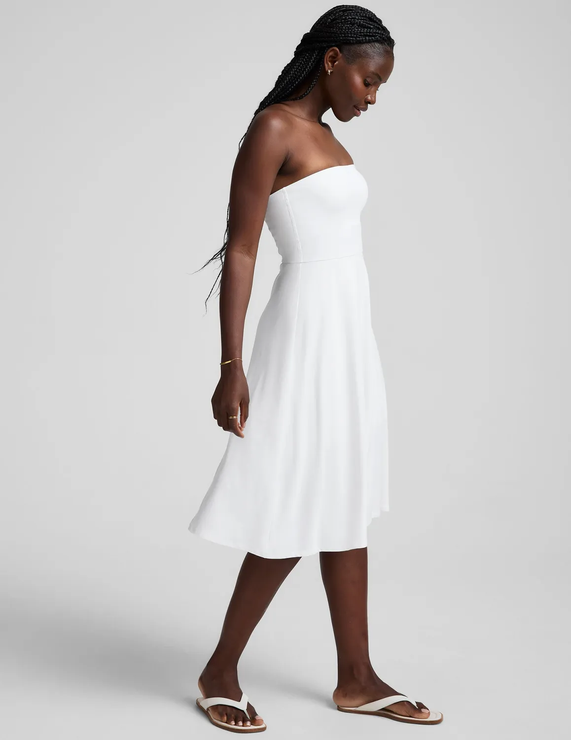Beyond Yoga Featherweight Strapless klänning Cloud White fickor