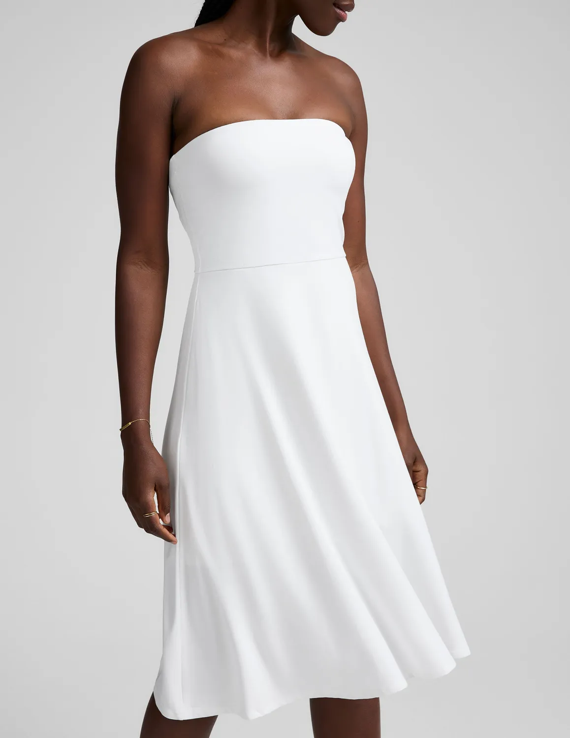 Beyond Yoga Featherweight Strapless klänning Cloud White fickor
