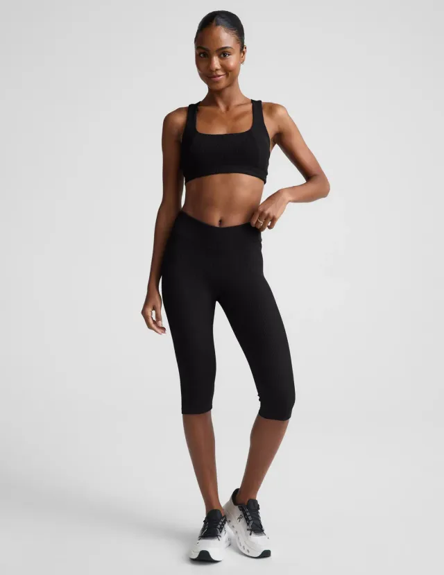 Beyond Yoga Impulse Ribbed V-Waist Pedal Pusher leggings svart kompression
