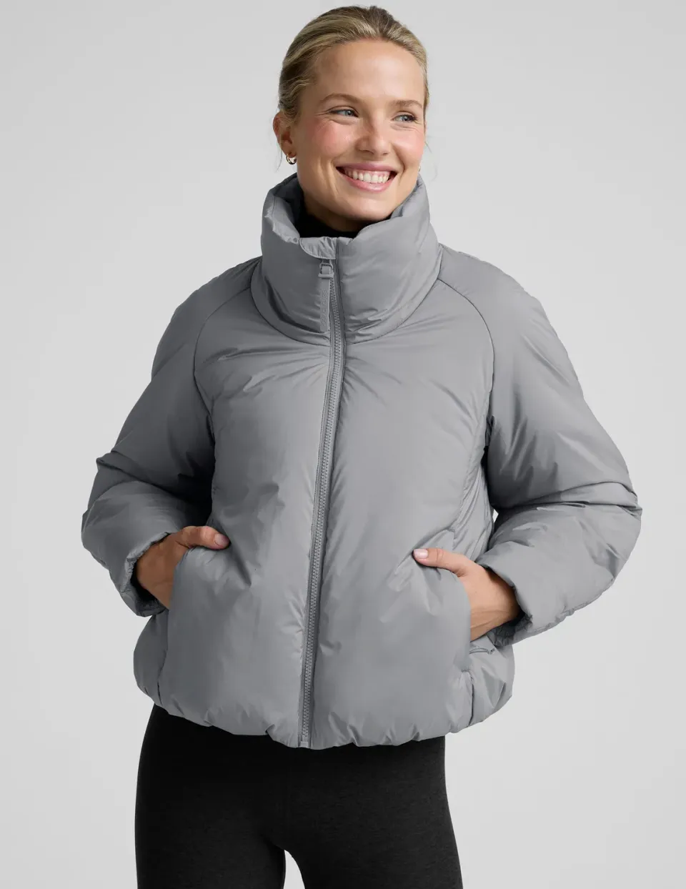 Beyond Yoga Warm Up Puffer jacka stormgrå vattenavvisande