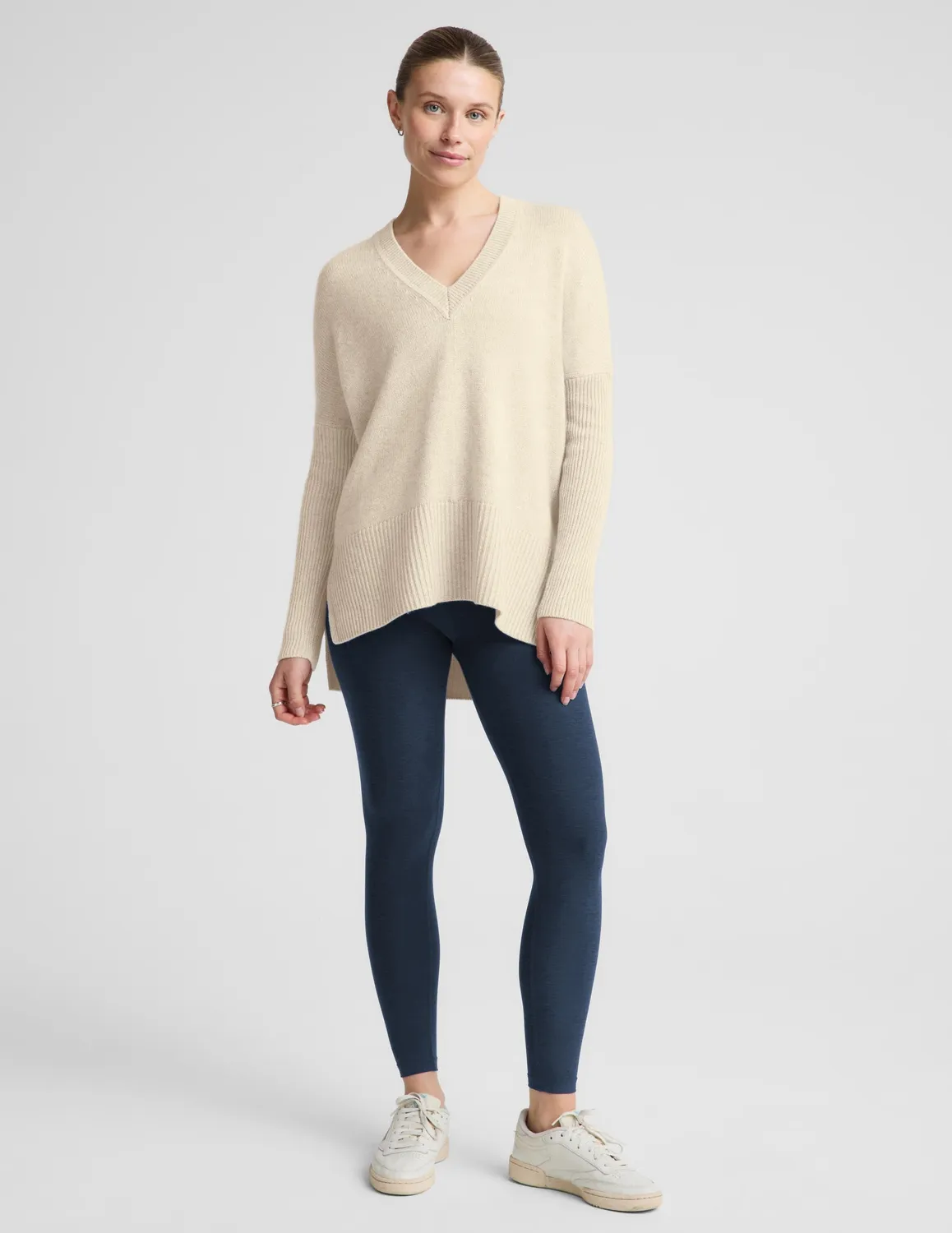 Beyond Yoga Wool-Cashmere V-Neck tröja Ivory lång