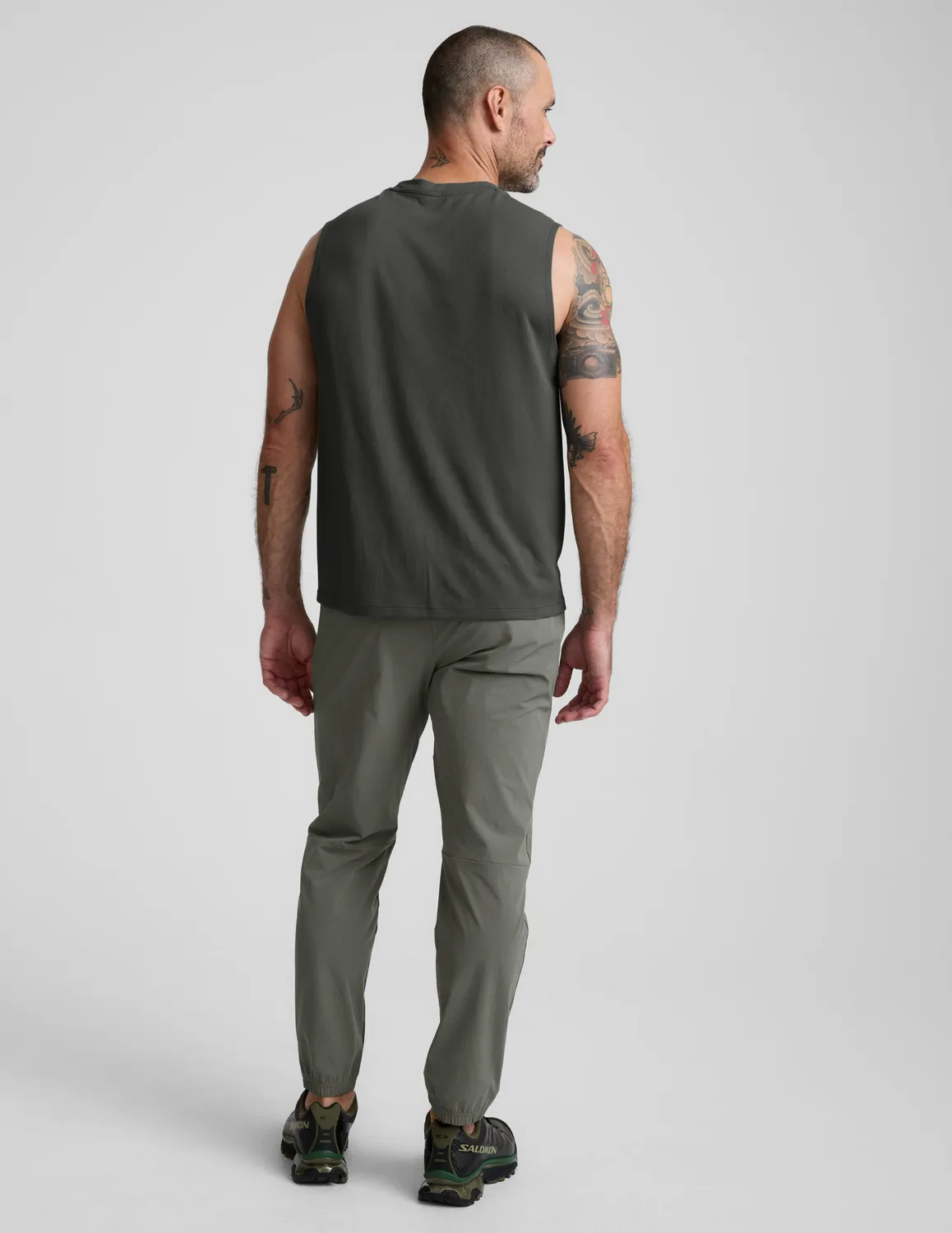 Beyond Yoga On The Go Men's Jogger träningsbyxor dusk basil lätt