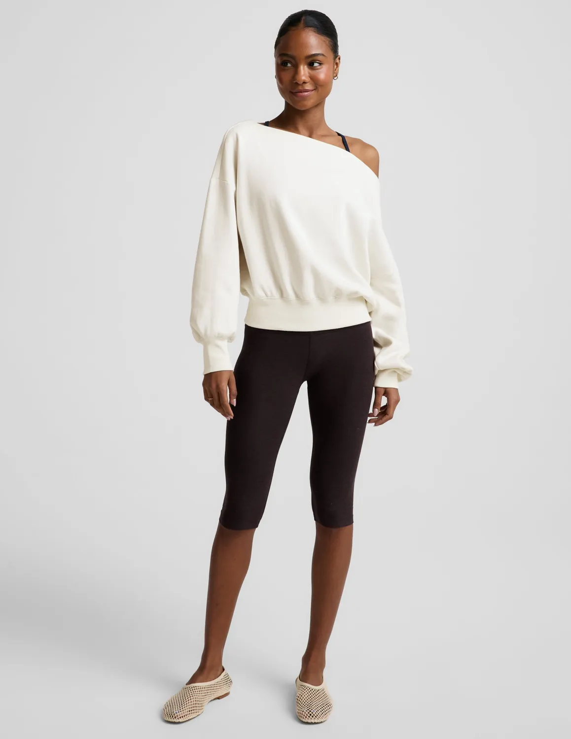 Beyond Yoga LuxeFleece 2.0 Off The Shoulder tröja Fresh Snow bomull