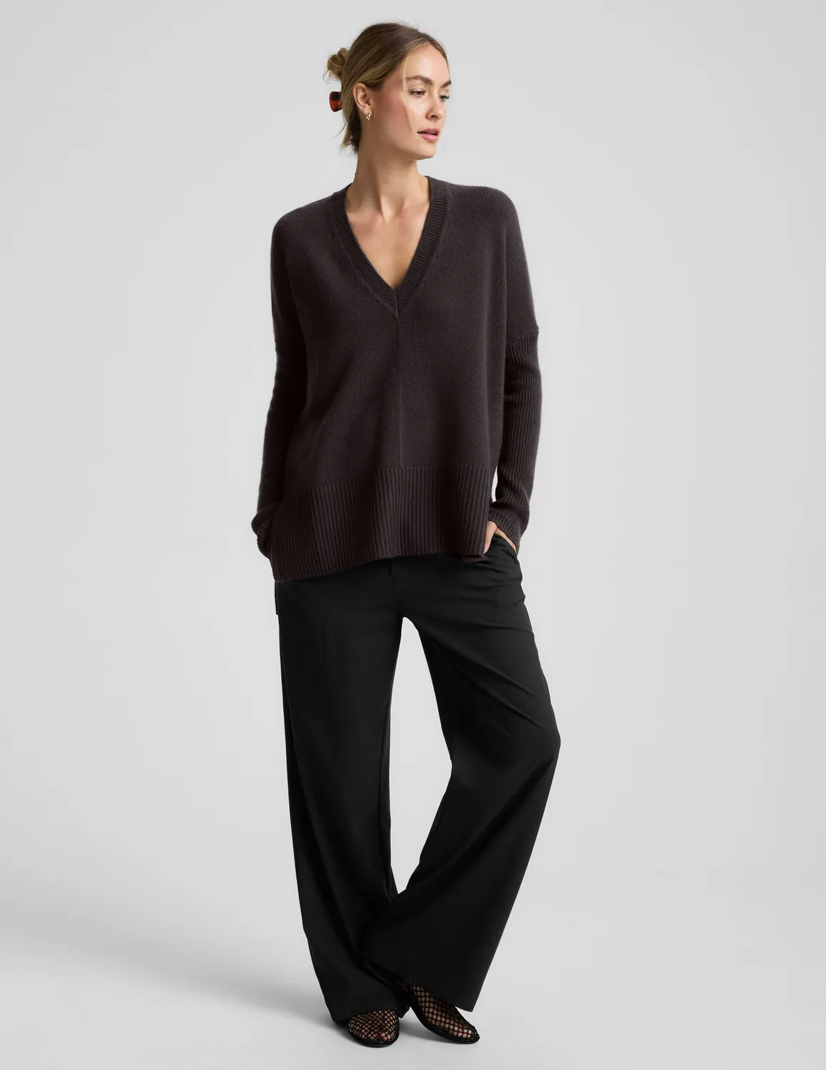 Beyond Yoga Wool-Cashmere V-Neck tröja Dark Chocolate