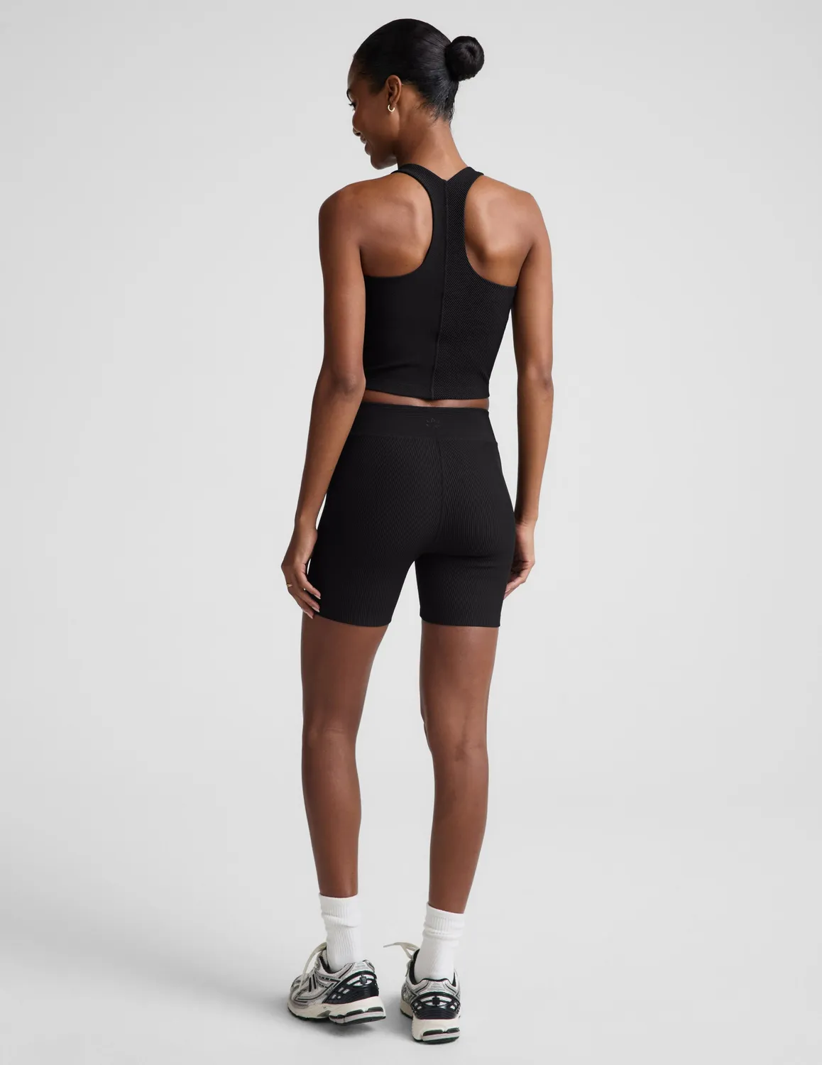 Beyond Yoga Impulse Ribbed V-Waist 5" Biker Short shorts Black Onyx ribbad