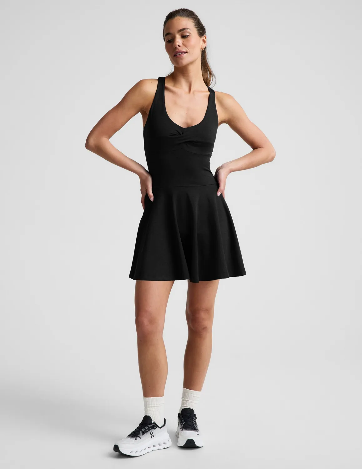 Beyond Yoga Spacedye Twist Dress träningsklänning svart inbyggd bh