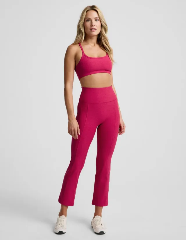 Beyond Yoga Spacedye Pintuck Kick Flare High Waisted Pant capribyxor berry red heather