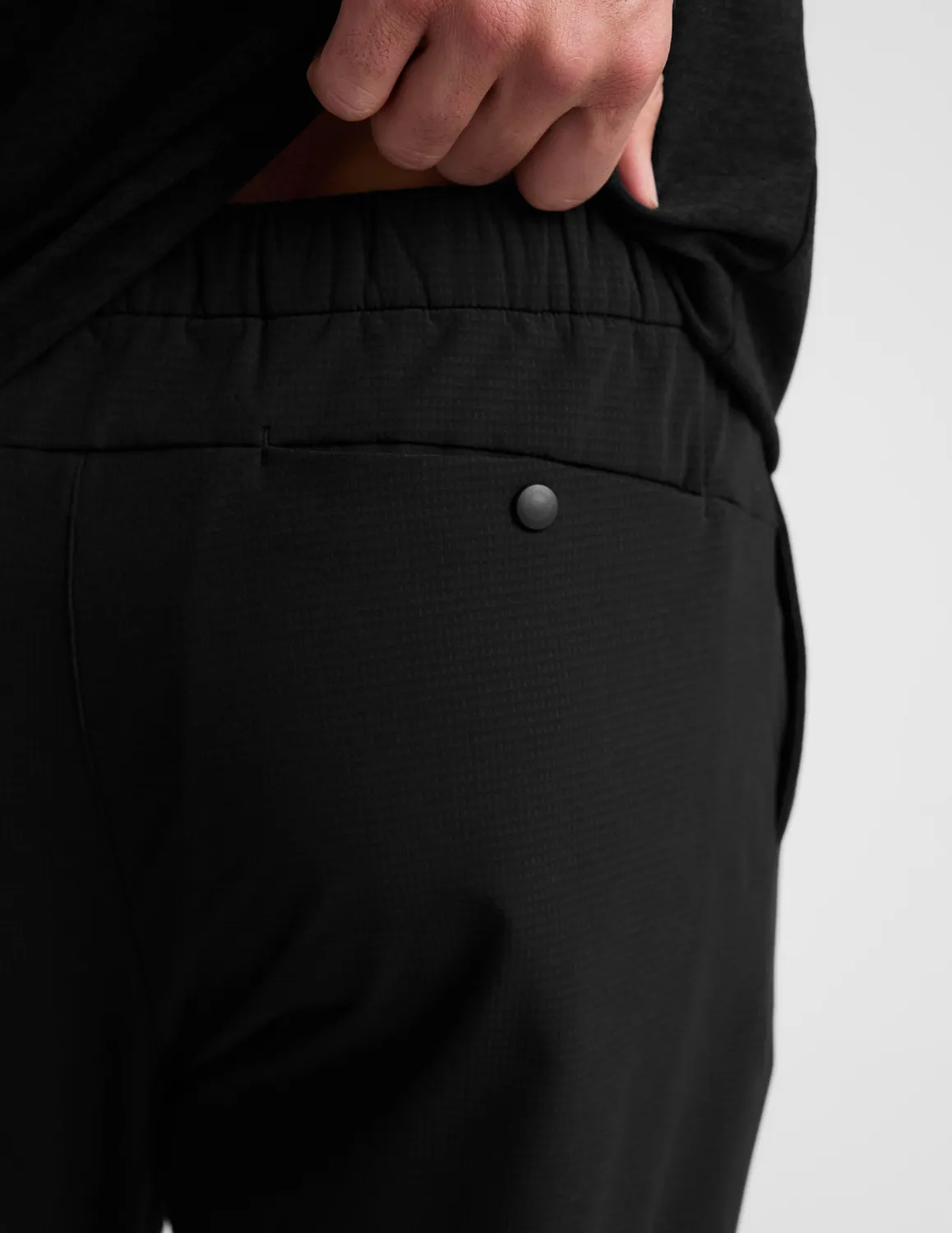 Beyond Yoga Dynamic Straight Leg herrbyxor svart relaxed fit