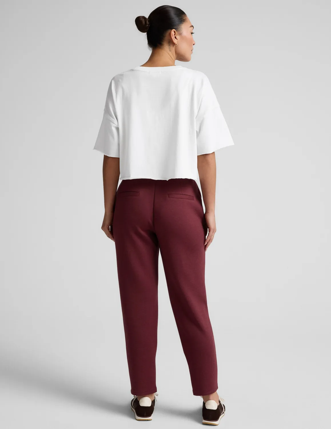 Beyond Yoga SoftSpring Tapered Byxor Moody Burgundy ankellånga