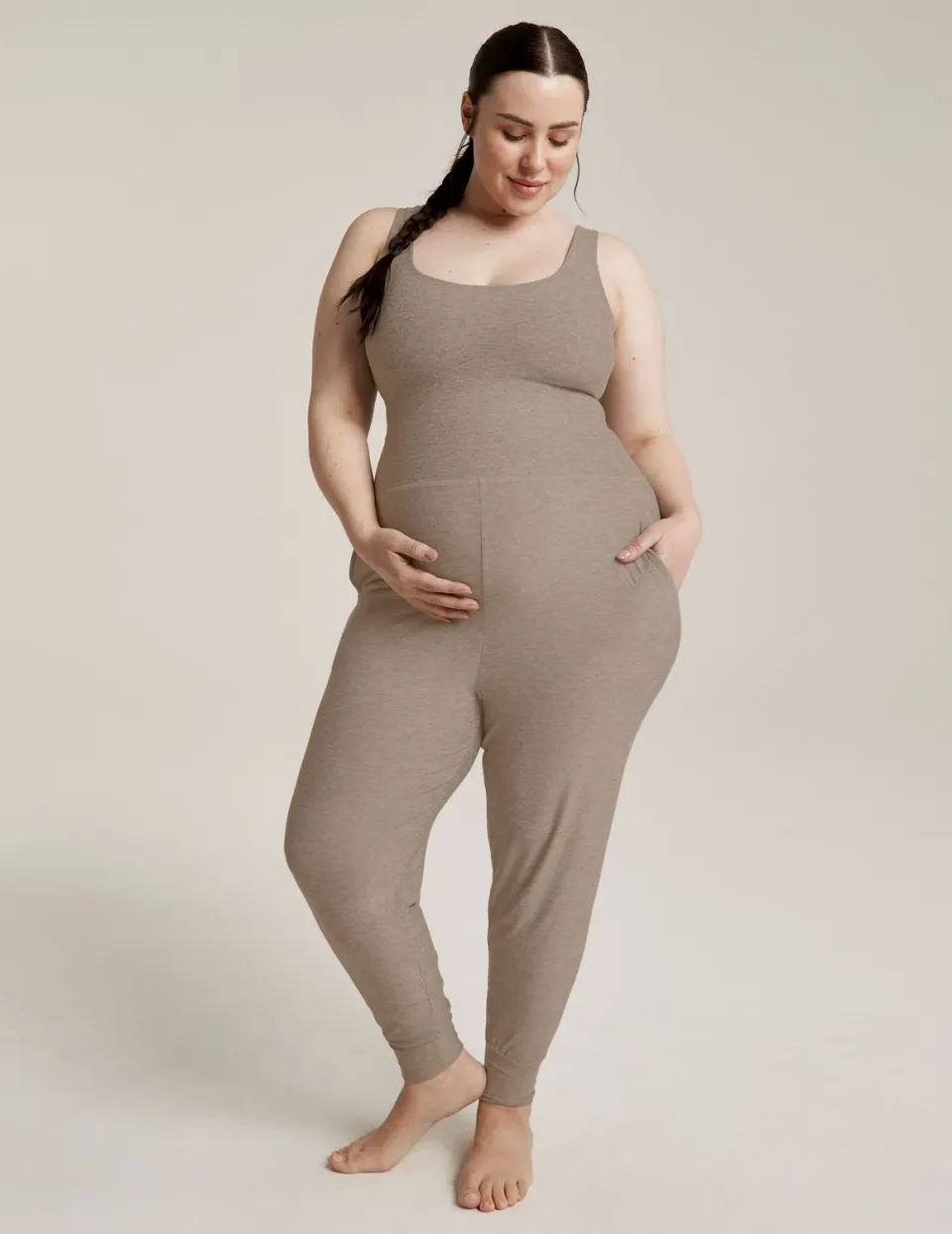 Beyond Yoga Spacedye Grow In Comfort gravidjumpsuit beige melerad