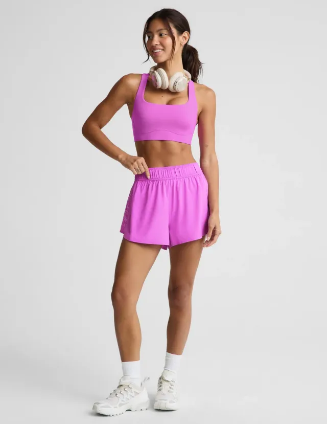 Beyond Yoga Solemate 2.5 Short löparshorts Electric Fuchsia meshpanel
