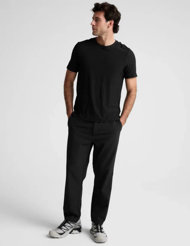 Beyond Yoga Dynamic Straight Leg herrbyxor svart relaxed fit