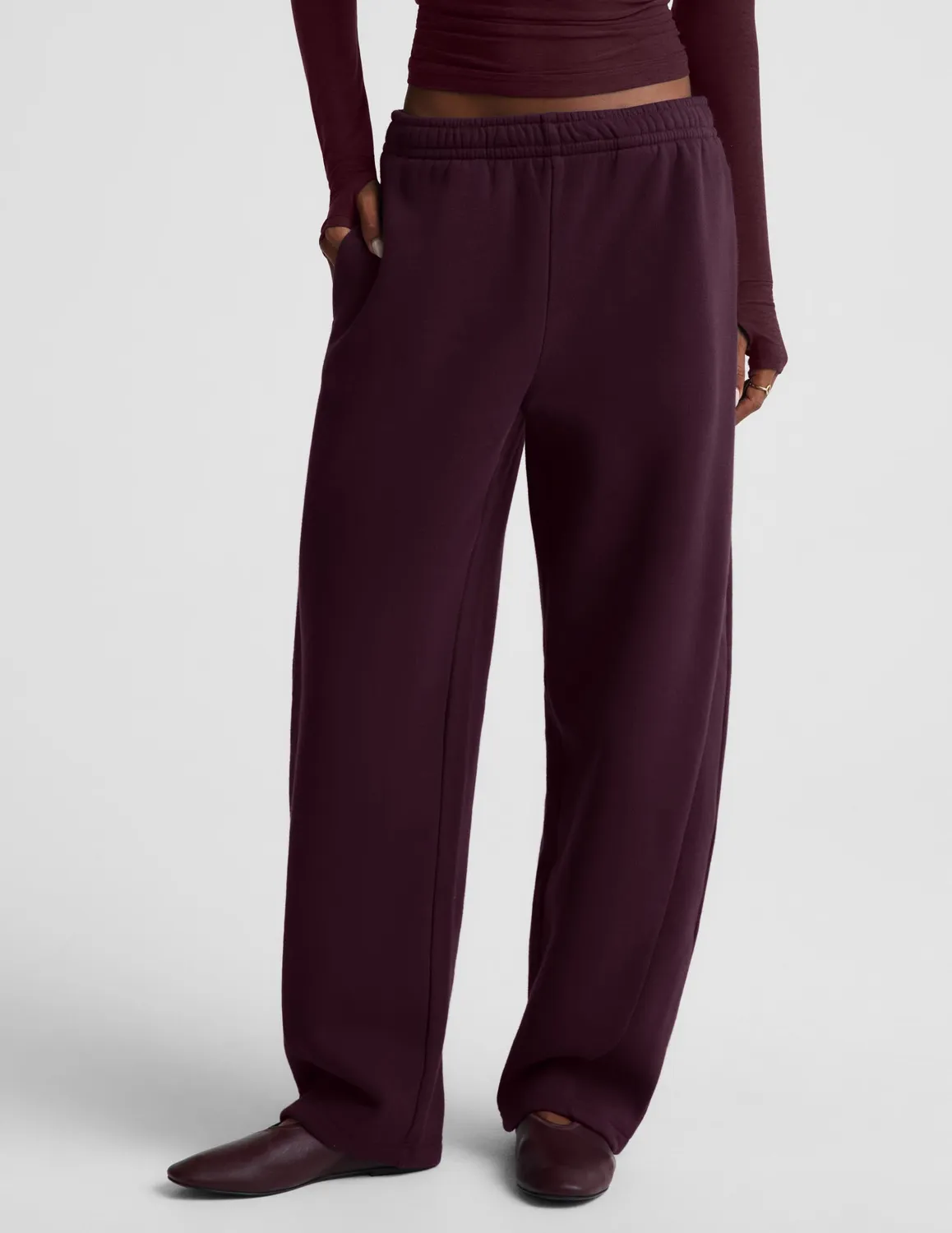 Beyond Yoga LuxeFleece 2.0 Barrel Leg mjukisbyxor cabernet bomull