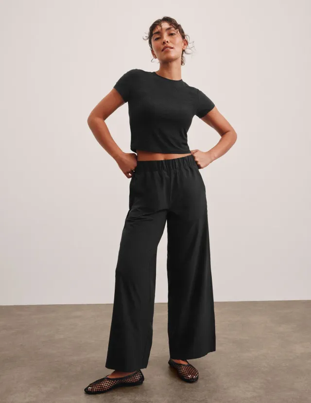 Beyond Yoga Easy Wide Leg Pant 31" byxor True Black svart