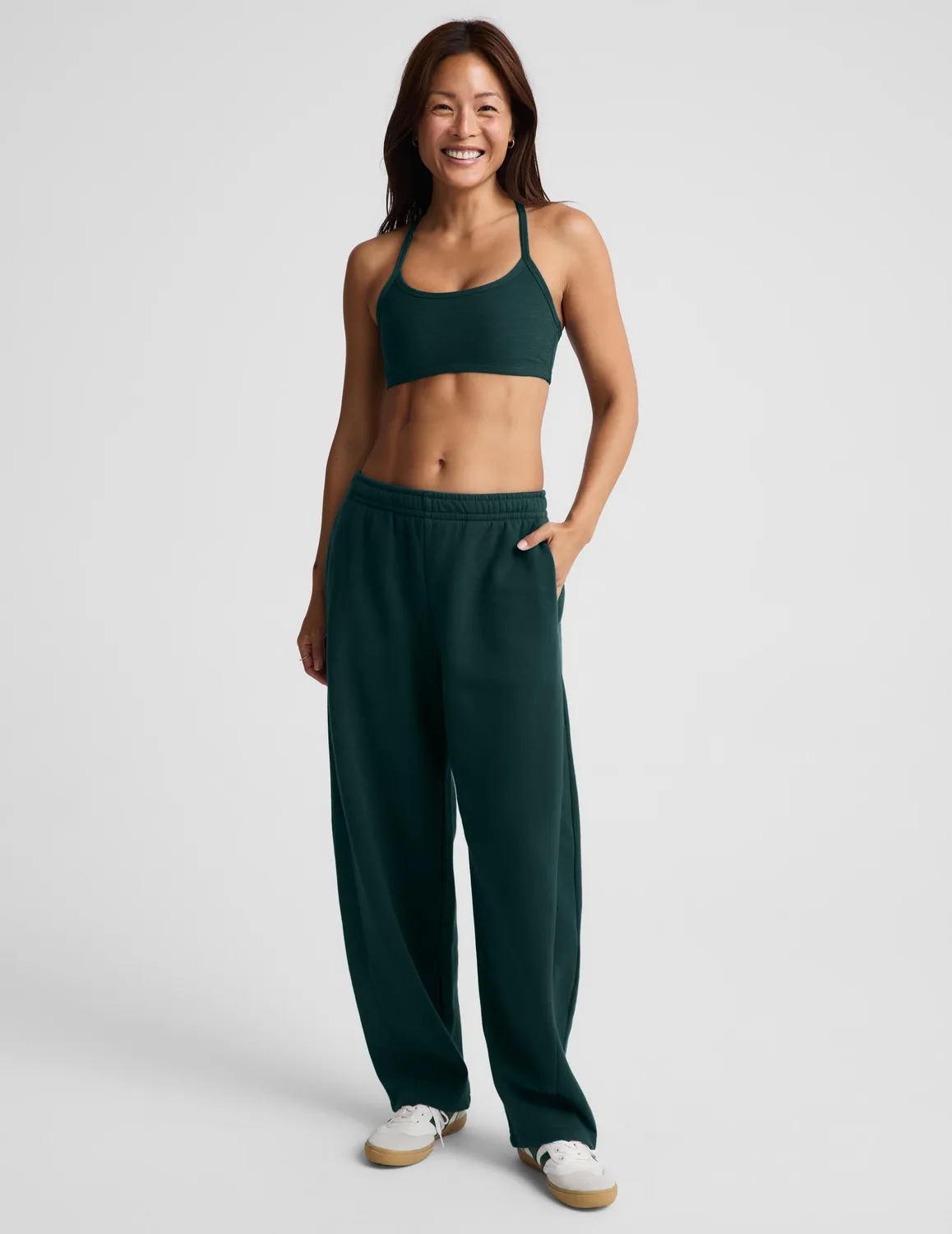 Beyond Yoga LuxeFleece 2.0 Barrel mjukisbyxor Dark Ivy grön