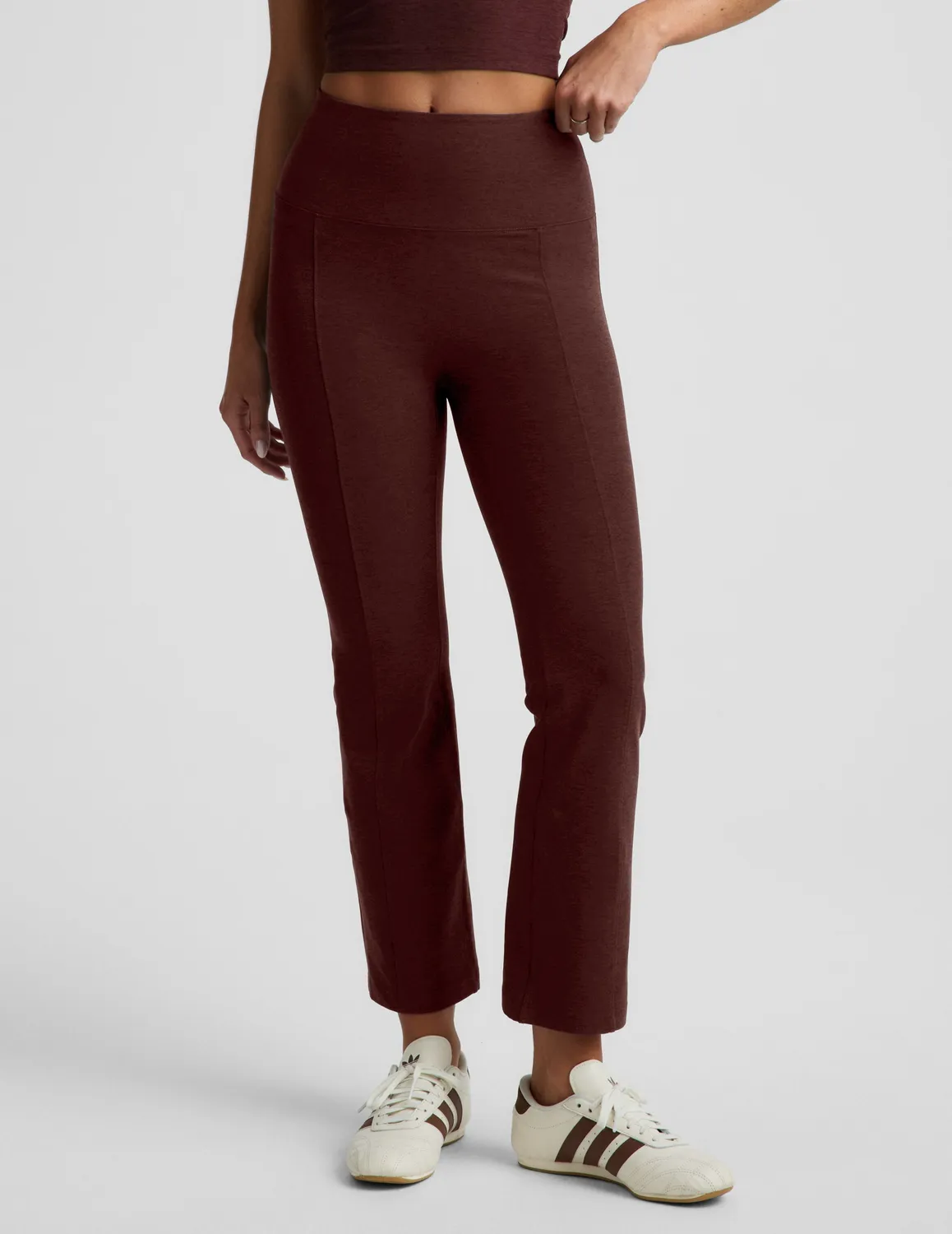 Beyond Yoga Spacedye Pintuck Kick Flare träningsbyxa Iced Mocha hög midja