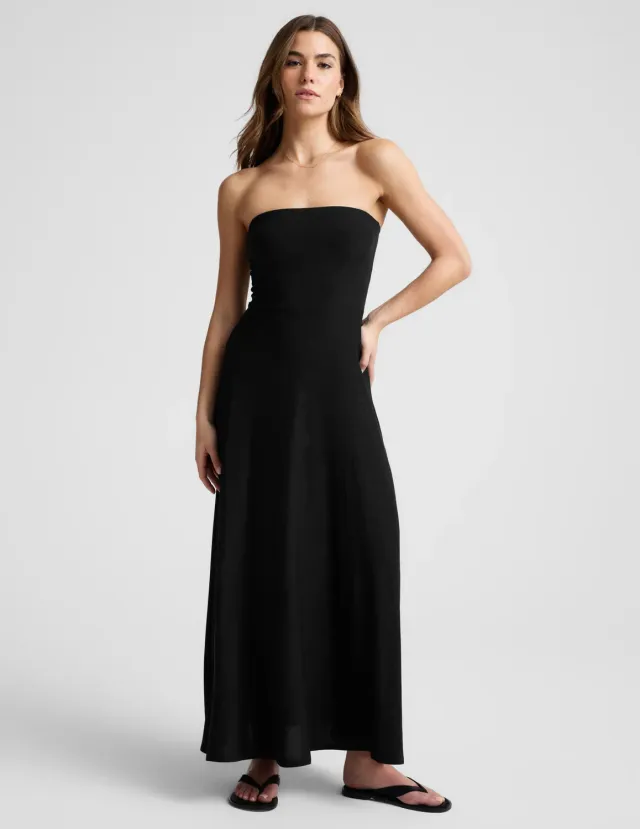 Beyond Yoga Featherweight Strapless Maxi Klänning Darkest Night med fickor