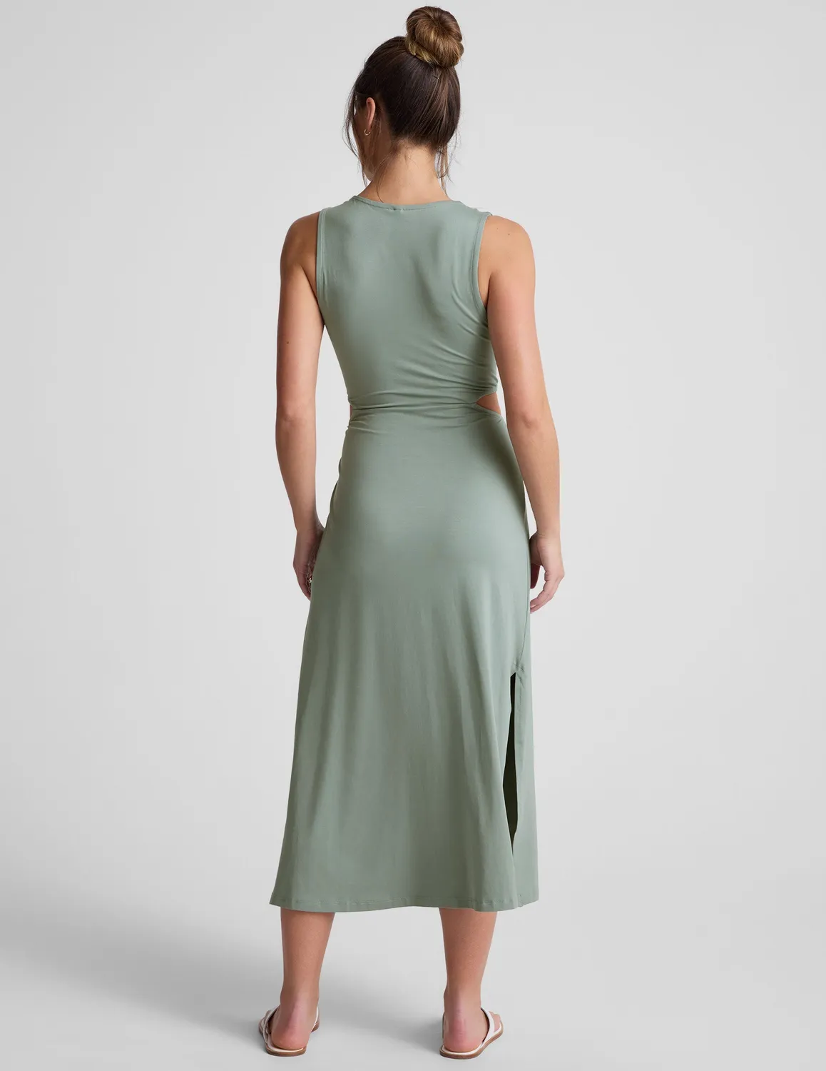 Beyond Yoga Around The World Front Twist klänning Serene Sage