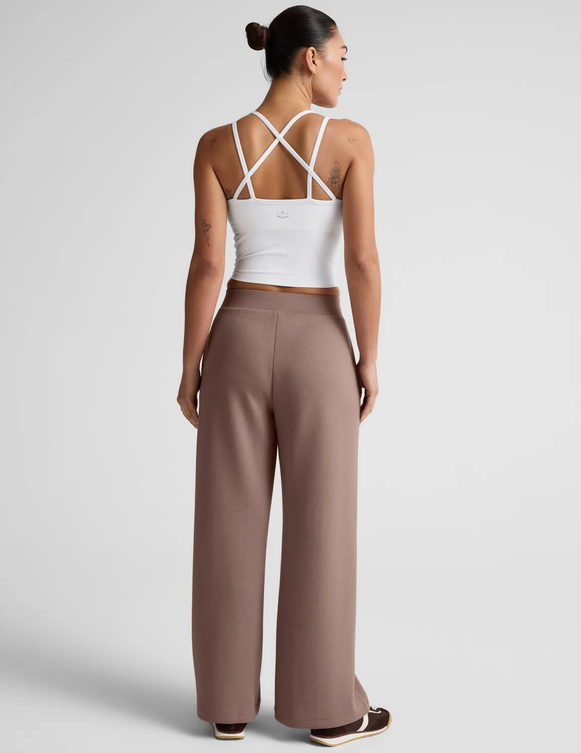 Beyond Yoga SoftSpring Wide Leg Pant 31" mjukisbyxor rosey taupe mjuka